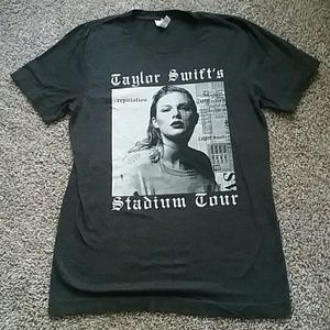 Taylor swift Reputation Stadium Tour tshirt